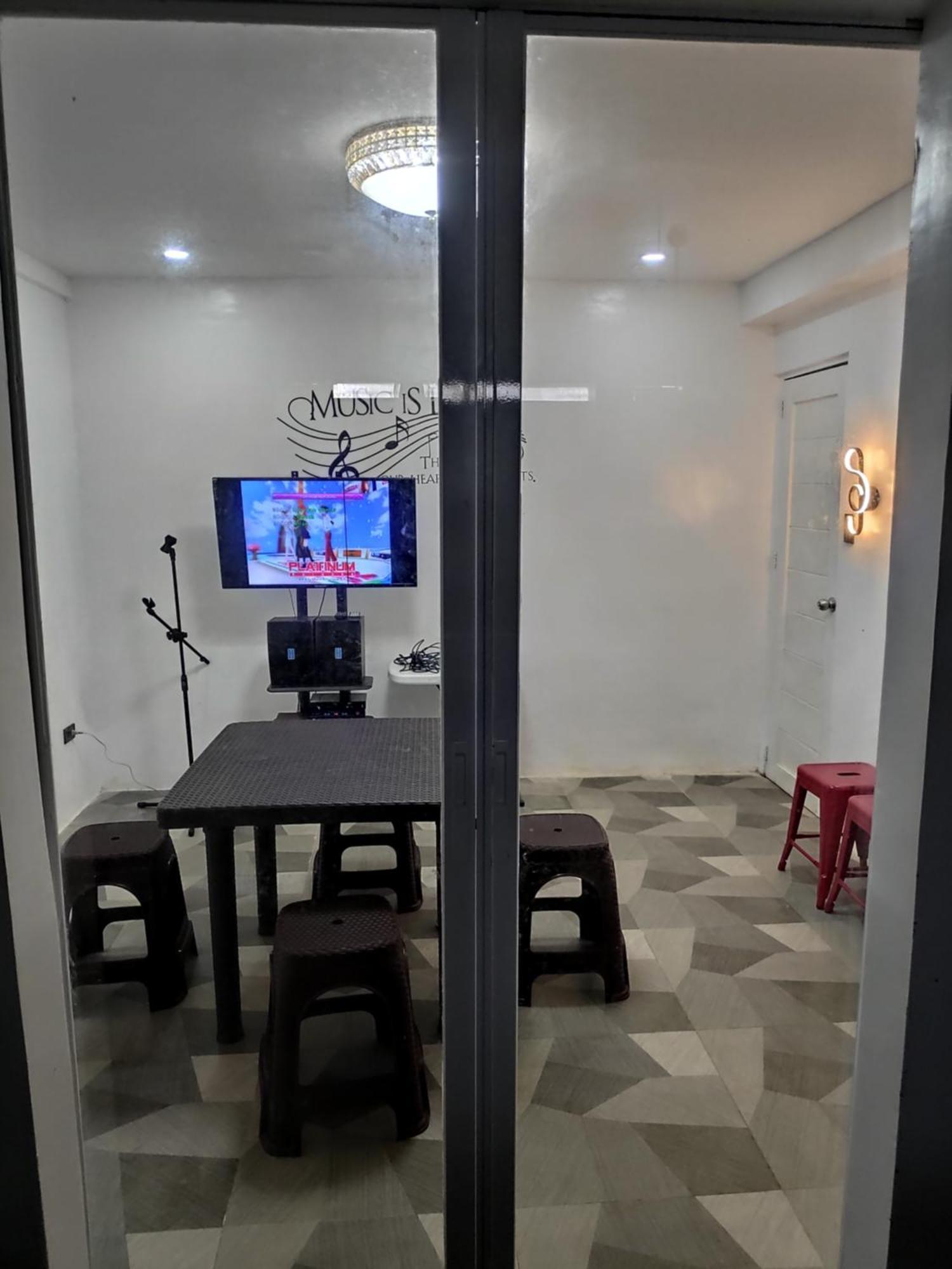 Tagaytay Staycation By Naya And Darla W Free Swimming Pool, Wifi & Netflix Тагайтай Экстерьер фото