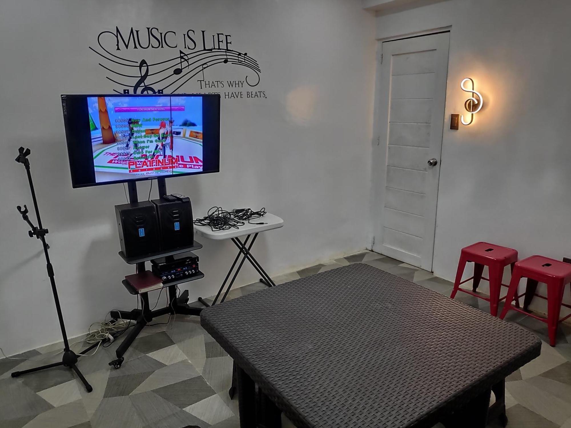 Tagaytay Staycation By Naya And Darla W Free Swimming Pool, Wifi & Netflix Тагайтай Экстерьер фото