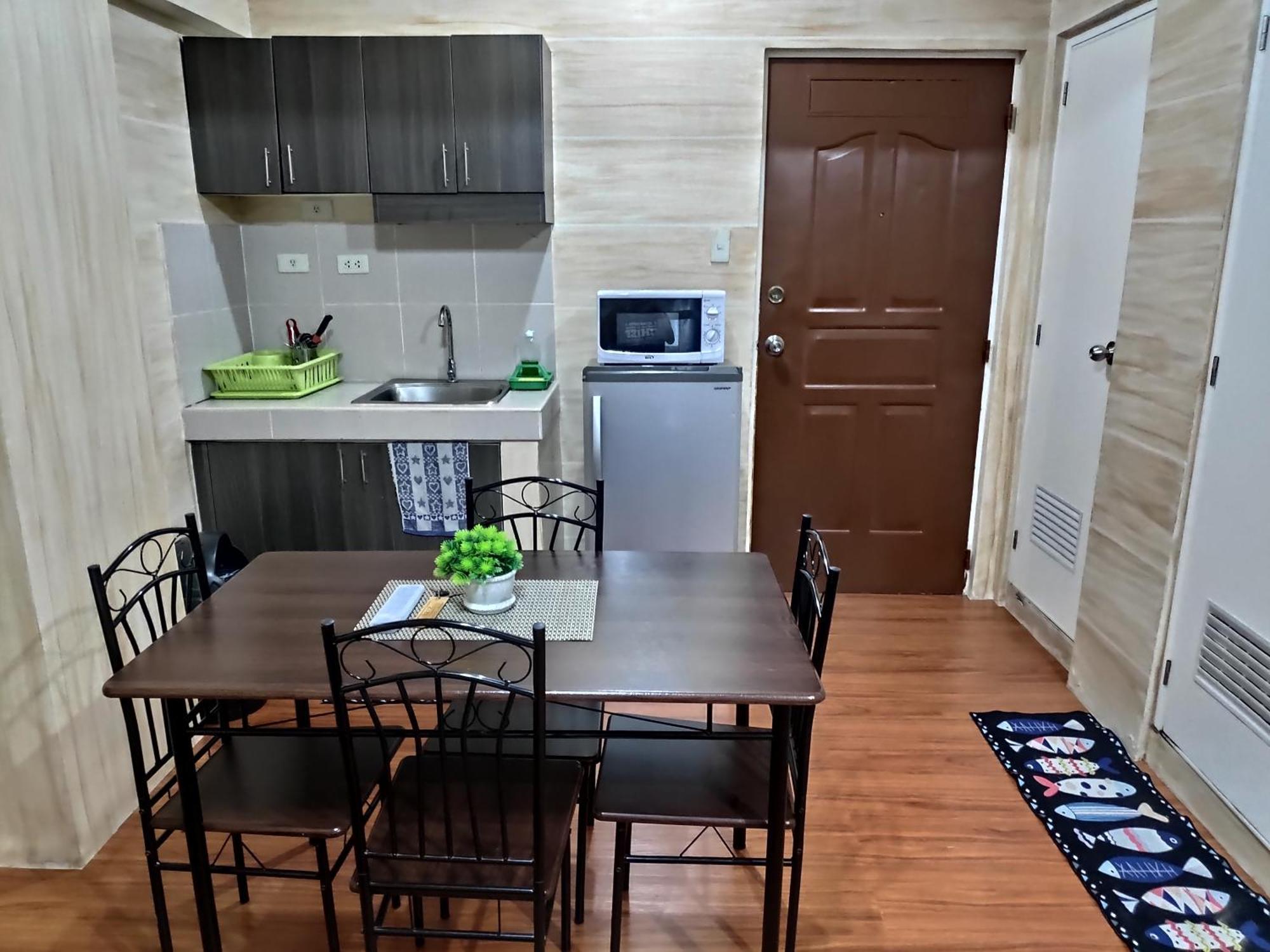 Tagaytay Staycation By Naya And Darla W Free Swimming Pool, Wifi & Netflix Тагайтай Экстерьер фото